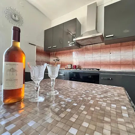 Nikolina Apartamento *