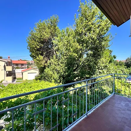 Nikolina Apartment *